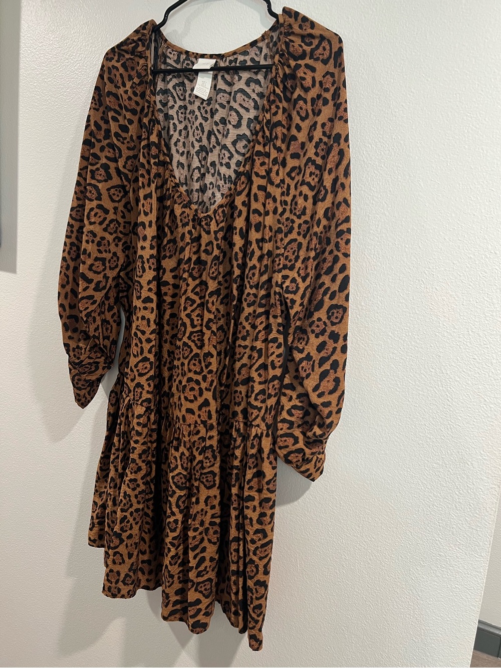 NWOT H&M Leopard Print Long Sleeve L Loose Fit(oversized fitting XL-XXL)